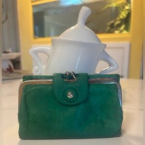 Hobo “Alice” compact wallet